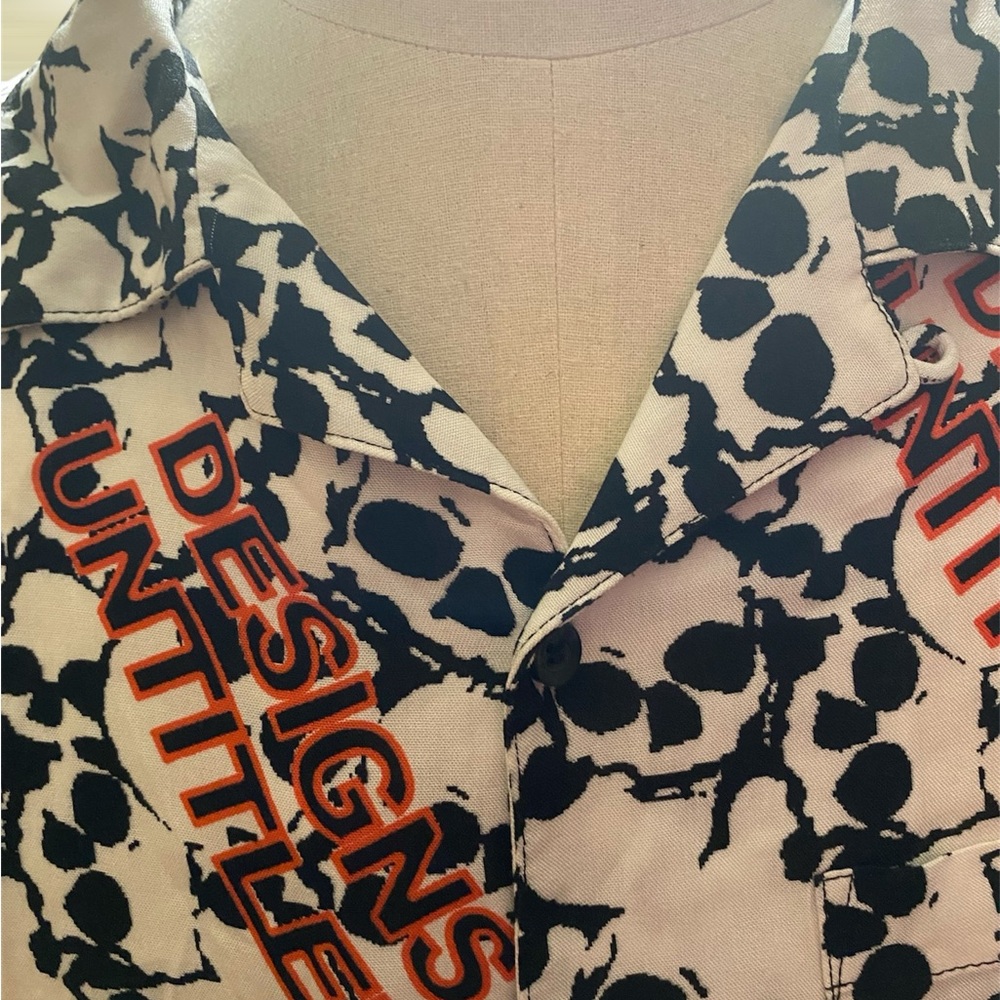 Designs Untitled-Men’s Casual Button Down Shirt Black and White
3avail. Lg
#N050 - Picture 2 of 8